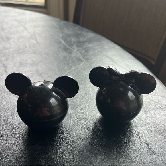 Minnie Mouse & Mickey Mouse Salt & Pepper Shakers - Picture 3 of 7